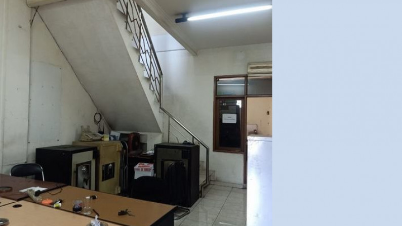dijual harga BU ruko strategis hadap jalan raya semua, cocok untuk usaha atau resto di jalan ahmad yani bandung siap huni
