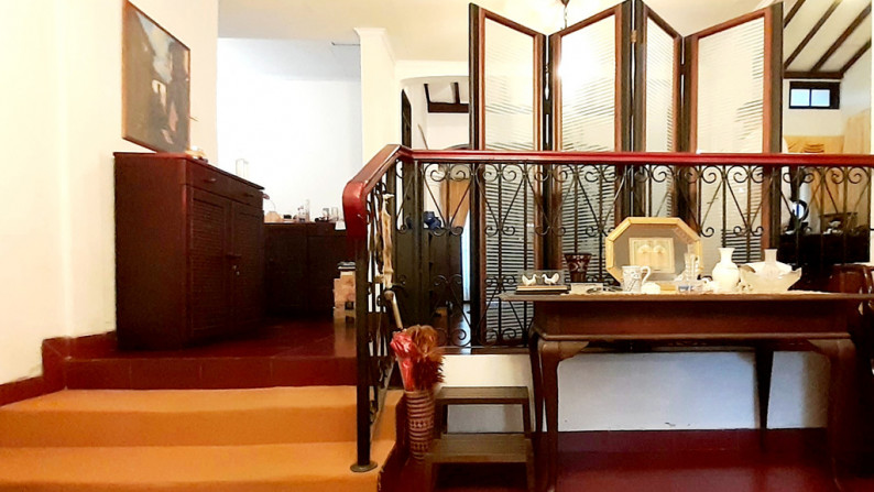 Rumah Klasik Eropa di Villa Cinere Mas, Luas 492m2 Harga 5M Nego, Murah!!! #WWDD