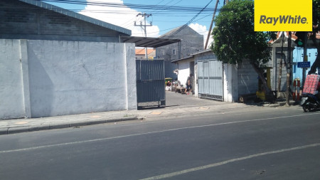 Gudang SHM di Jalan Raya Kenjeran, Surabaya