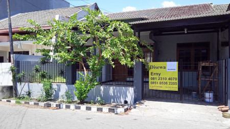 Rumah di Babatan Mukti, Sudah Renovasi, Row Jalan Lebar, Siap Huni