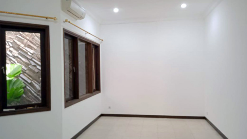 Rumah di CitralandRoyal Park, Lingkungan Elite, Siap Huni, Sewa min 2 thn - EK -