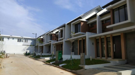 Rumah 2 lantai, lokasi di Cosmo estate, Lippo Cikarang