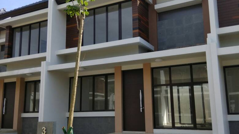 Rumah 2 lantai, lokasi di Cosmo estate, Lippo Cikarang