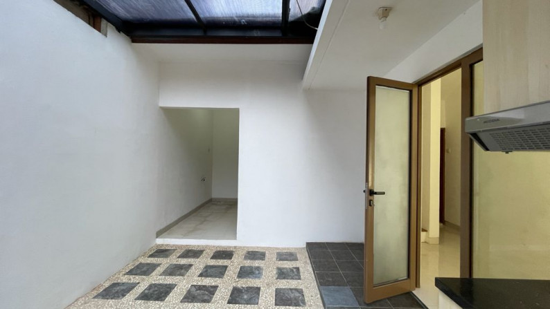 Rumah Siap Huni, HOOK dan Strategis @Emerald Garden, Bintaro