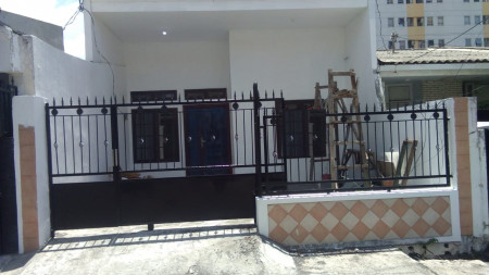 Rumah dijual atau disewakan Darmo permai selatan  surabaya