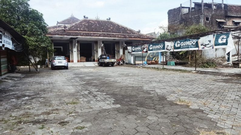 TOKO & RUMAH berlahan sangat luas di pinggir Jl.Gedong Kuning, Banguntapan