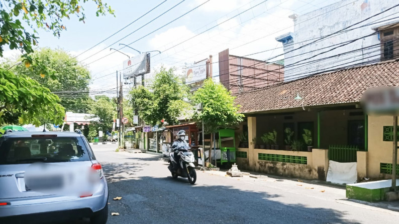 Rumah Hook pinggir Jl.Jogja-Solo depan Bandara Adisucipto,  Sleman