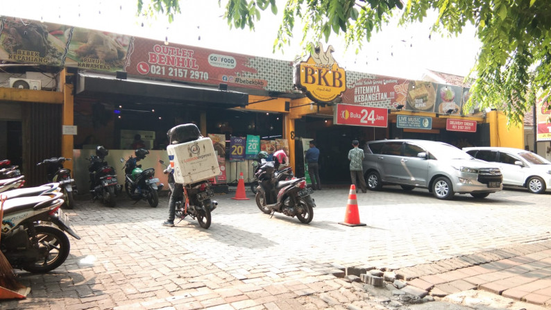 Ruang Usaha Strategis Pinggir Jalan Raya @Pejompongan, Jakarta Pusat