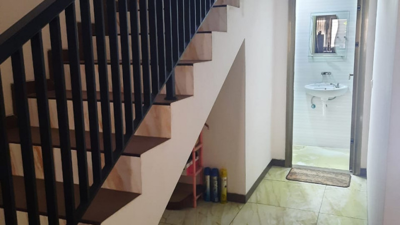 Jual Rumah Pusat Kota jalan Genteng Muhamadiyah