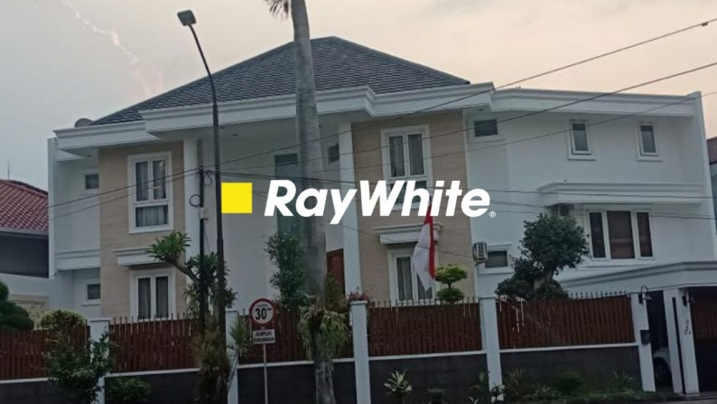 Rumah Modern dalam Komplek Lebak Bulus