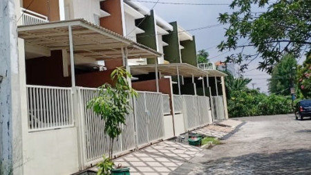 Dijual Rumah 2 lantai Strategis di Semolowaru Elok, Surabaya