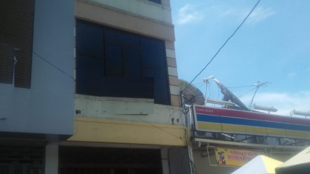 Disewakan Ruko 3,5 lantai di Jl Putro Agung Kulon, Surabaya