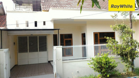 Dijual Rumah 2 lantai di Wisma Tropodo Flamboyan, Sidoarjo