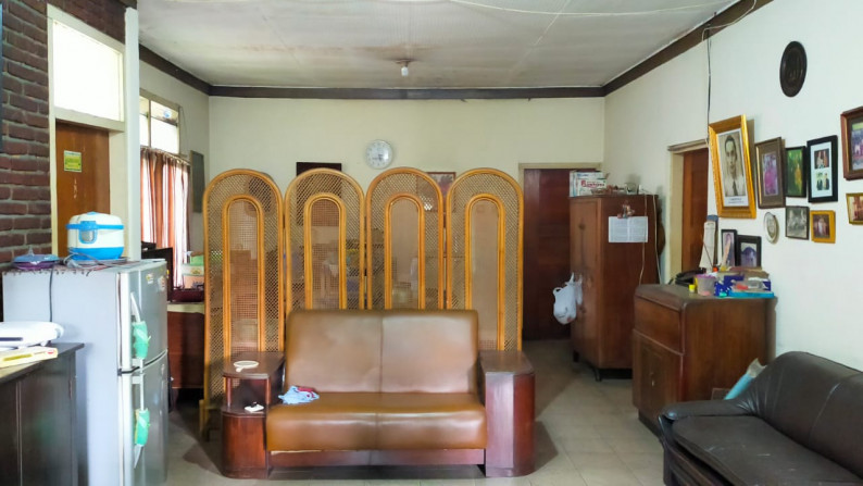RUMAH TINGGAL DI JL JEND AHMAD YANI SPBU MENOWO MAGELANG