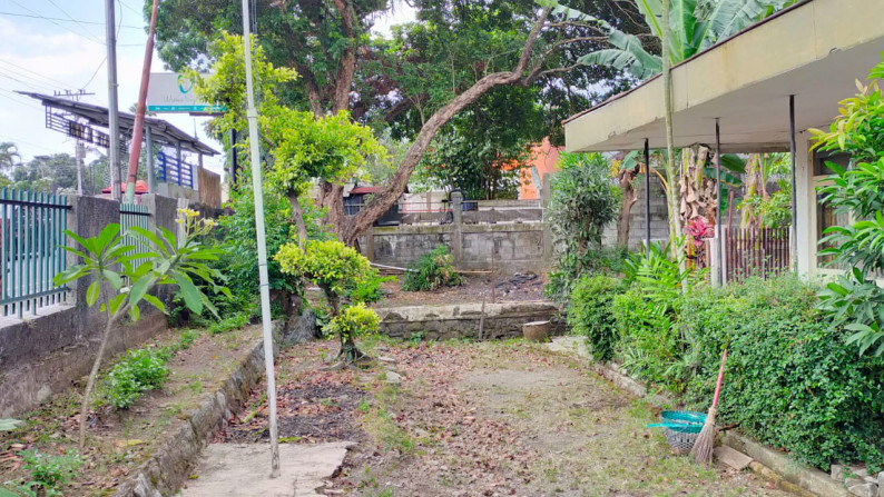 RUMAH TINGGAL DI JL JEND AHMAD YANI SPBU MENOWO MAGELANG