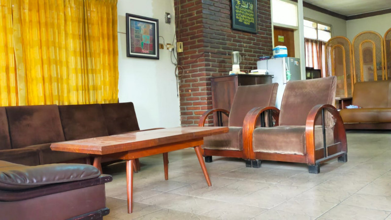 RUMAH TINGGAL DI JL JEND AHMAD YANI SPBU MENOWO MAGELANG
