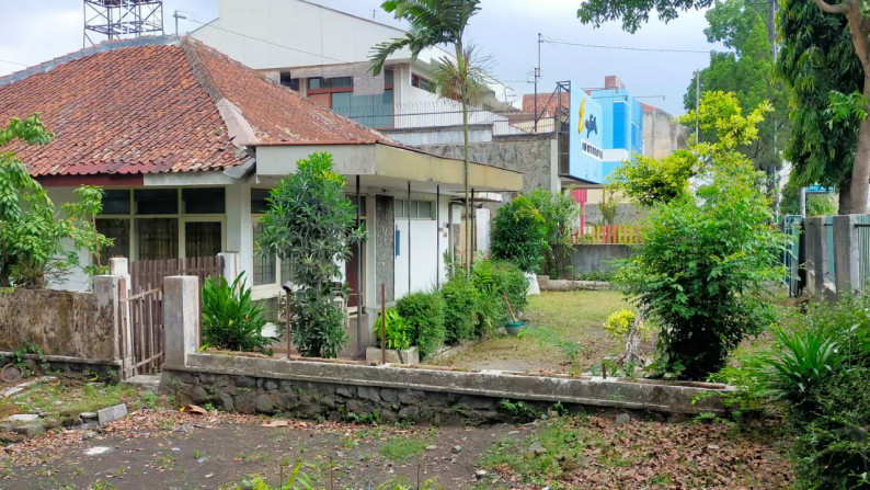 RUMAH TINGGAL DI JL JEND AHMAD YANI SPBU MENOWO MAGELANG
