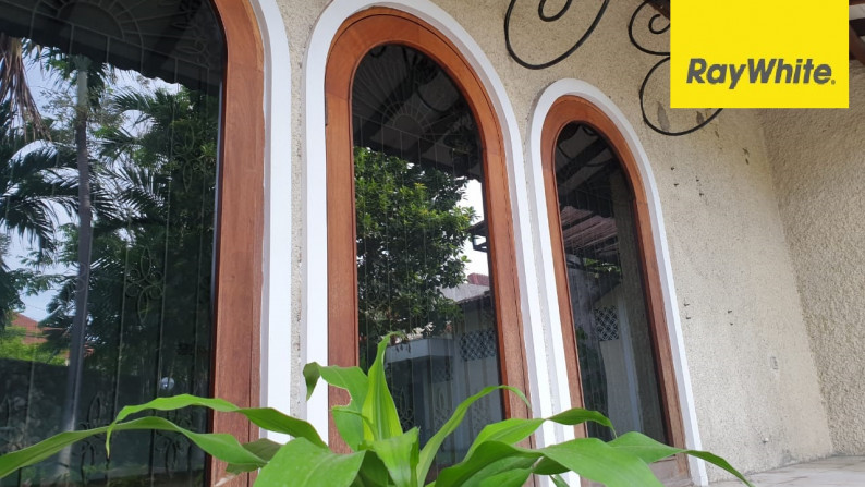 Rumah Bagus Hook di Taman Jemursari Selatan, Surabaya