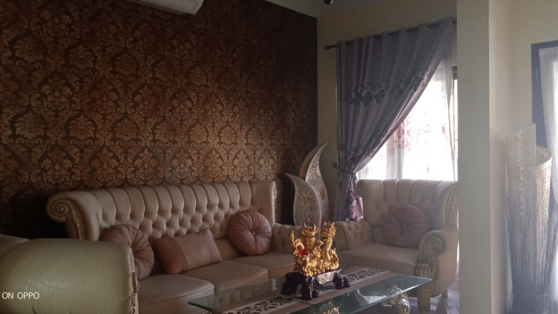 Rumah dengan kolam renang Full Furnish Dekat Ambarukmo Plaza Yogyakarta