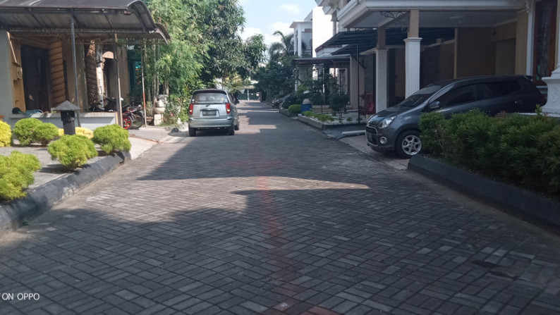 Rumah dengan kolam renang Full Furnish Dekat Ambarukmo Plaza Yogyakarta