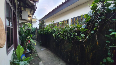 Dijual Rumah + Kos-kosan + Warung @Jagakarsa Raya