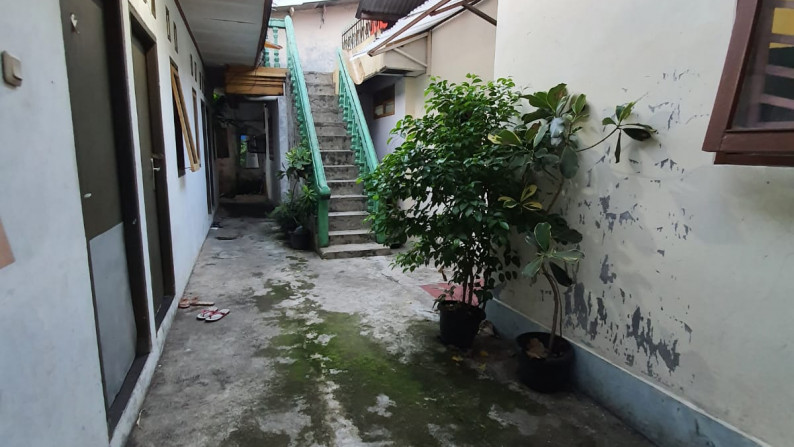 Dijual Rumah + Kos-kosan + Warung @Jagakarsa Raya