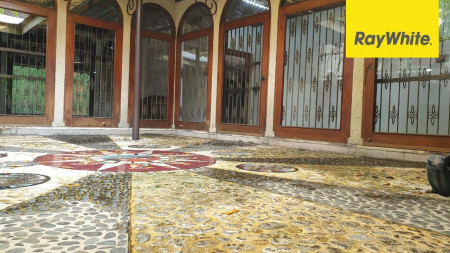 Rumah Hook di Taman Jemursari Selatan, Surabaya