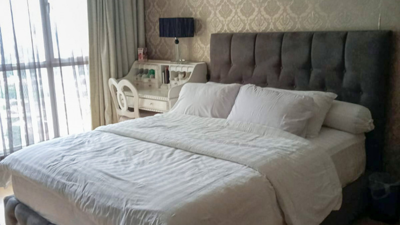 Apartment Gandaria Heights Type Loft 3BR Full Furnished Classic Glamor Design Kebayoran Lama