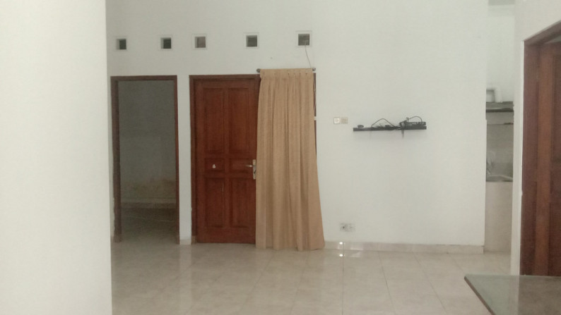 RUMAH TINGGAL MINIMALIS DALAM PERUMAHAN NANDAN REGENCY DEKAT RINGROAD UTARA