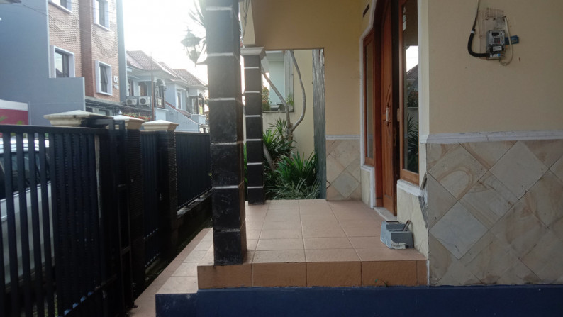 RUMAH TINGGAL MINIMALIS DALAM PERUMAHAN NANDAN REGENCY DEKAT RINGROAD UTARA