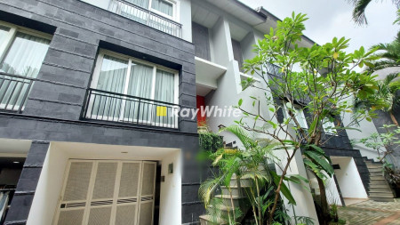 Town House Lokasi Strategis Dekat Citos dan Toll Tb. Simatupang