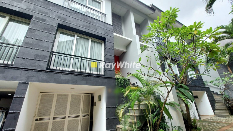 4 Rumah dalam Town House Lokasi Strategis Cilandak