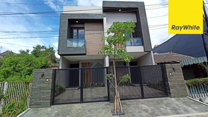 Dijual Rumah Minimalis Modern 2 lantai di Manyar Jaya, Surabaya