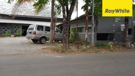 Rumah Usaha Eks Resto di Raya Sambikerep, Surabaya