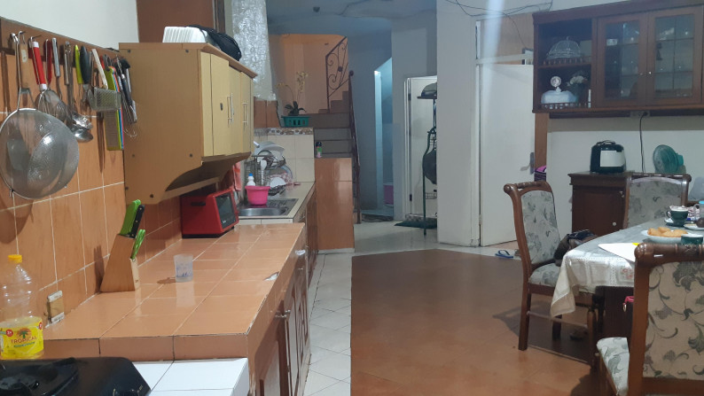 Dijual Rumah di Dr Djunjunan, Dekat Pintu Tol Pasteur, Kota Bandung