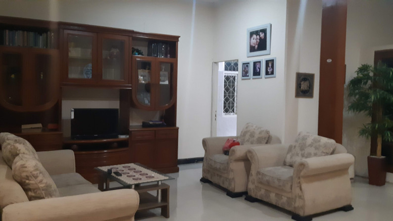 Dijual Rumah di Dr Djunjunan, Dekat Pintu Tol Pasteur, Kota Bandung