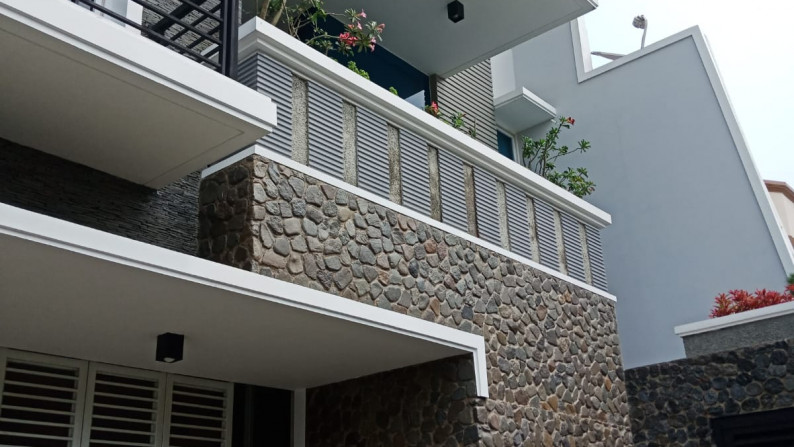 Dijual Rumah Bagus Modern di Green Garden, Jakarta Barat