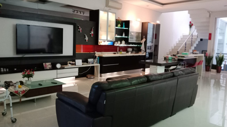 Dijual Rumah Bagus Modern di Green Garden, Jakarta Barat