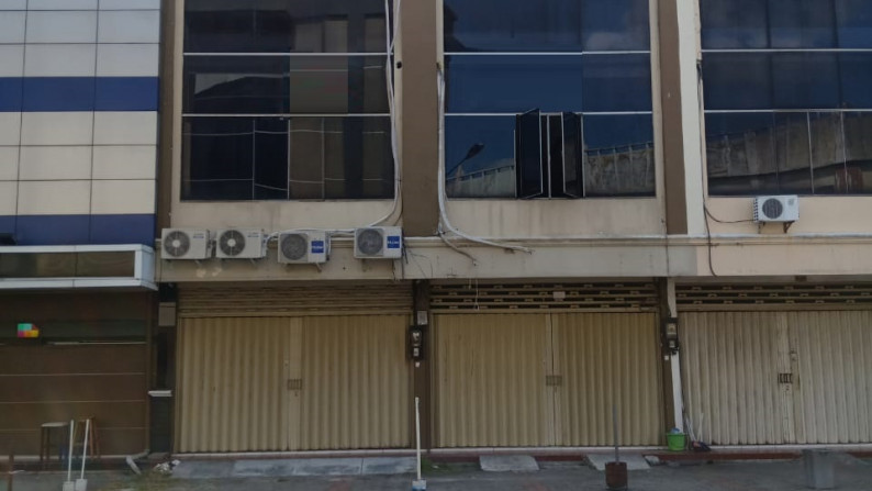 Ruko Satelit Town Square, Area Komersial Surabaya Barat