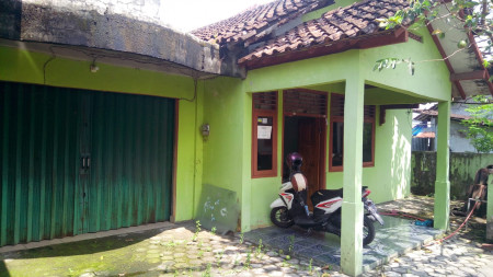 RUMAH TINGAL  4KAMAR DEKAT TRANSMART MAGUWOHARJO