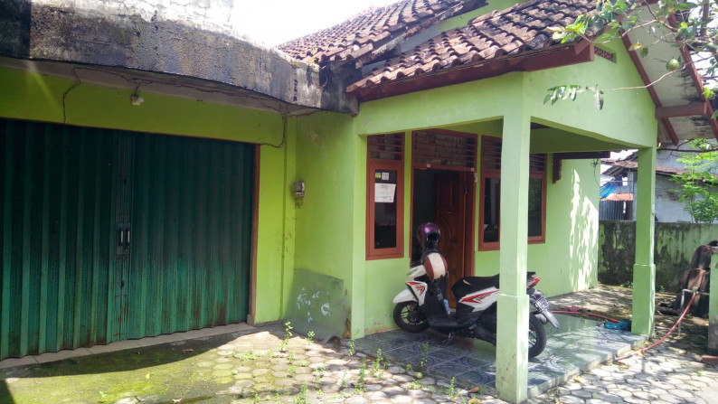 RUMAH TINGAL 4KAMAR DEKAT TRANSMART MAGUWOHARJO