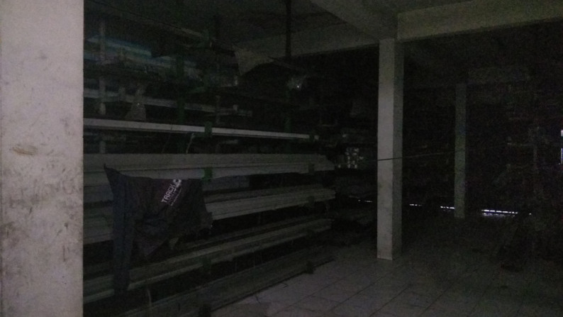 Ruko gandeng connected 3 lantai jadi Gudang di Jl Alternatif Cibubur