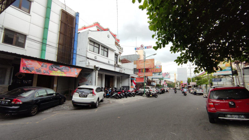 RUKO STRATEGIS DISEWAKAN DI JL PROF YOHANES, DEKAT GALERIA MALL