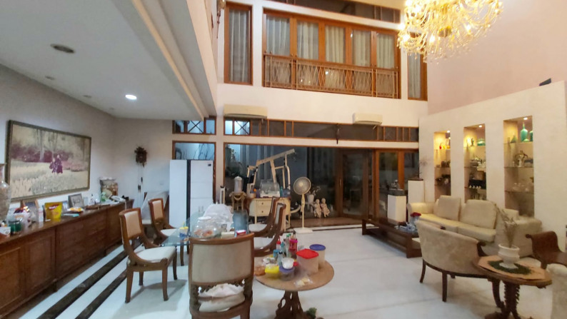 Dijual Rumah Cantik dan Elegan di Green Garden, Jakarta Barat