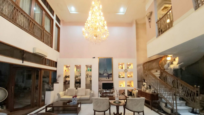 Dijual Rumah Cantik dan Elegan di Green Garden, Jakarta Barat