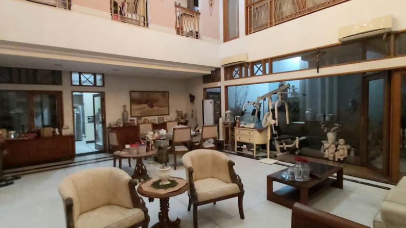 Dijual Rumah Cantik dan Elegan di Green Garden, Jakarta Barat