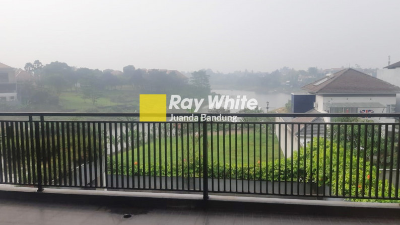 Rumah LUX View Danau Siap Huni di Kota Baru Parahyangan