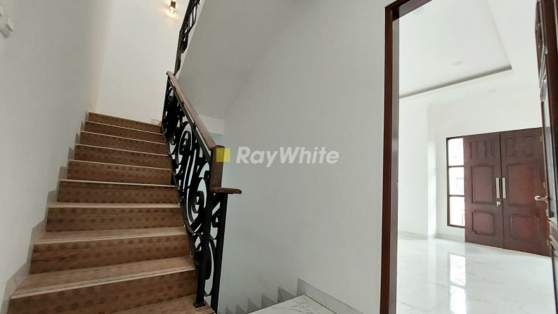 Rumah Brand New Modern Classic Style Di Lokasi Strategis Jagakarsa