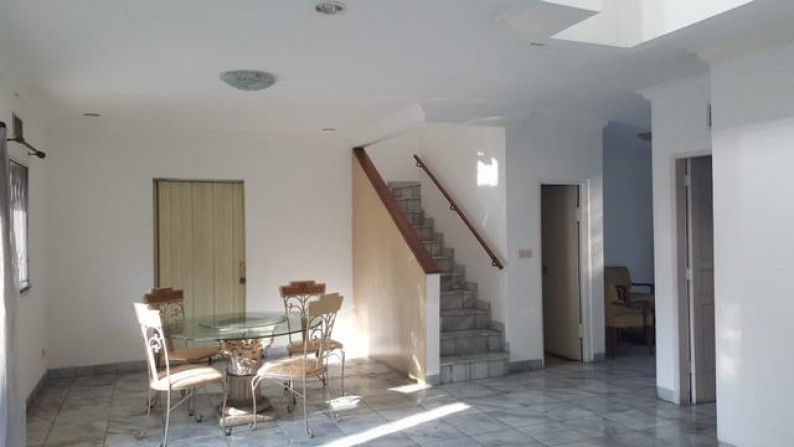 disewa rumah asri, strategis, tengah kota, rapih terawat, dekat taman kota 1 taman giri loka bsd city