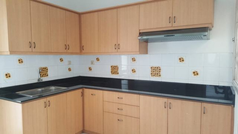 disewa rumah asri, strategis, tengah kota, rapih terawat, dekat taman kota 1 taman giri loka bsd city